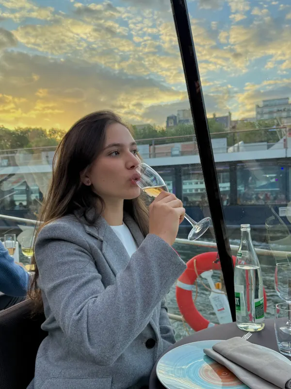 Antonia Villa en París